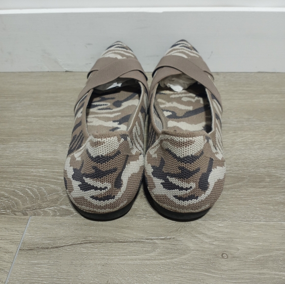 Steven by Steve Madden Stretch Tan Camo Pointed Toe Ballet Flats Size 9 - Picture 4 of 6